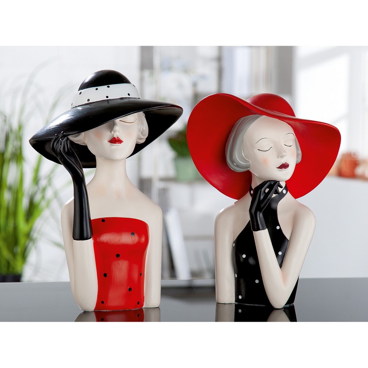 Poly figure lady with black hat