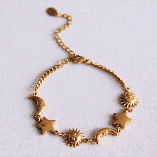 Link bracelet with sun, moon and star