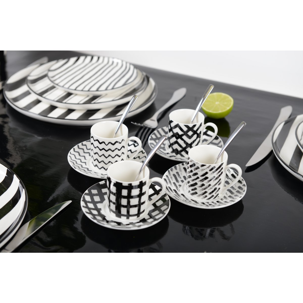 SET 4 COFFEE CUPS 90ML BLACK AND WHITE