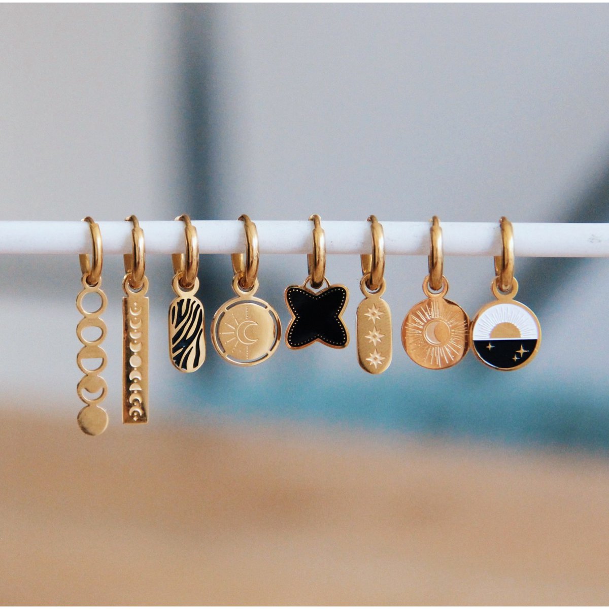 SS305: Stainless steel creoles with tag and stars – gold