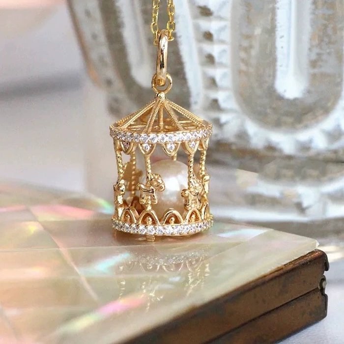 Luxe Carousel Sachet Pearl Pendant Necklace