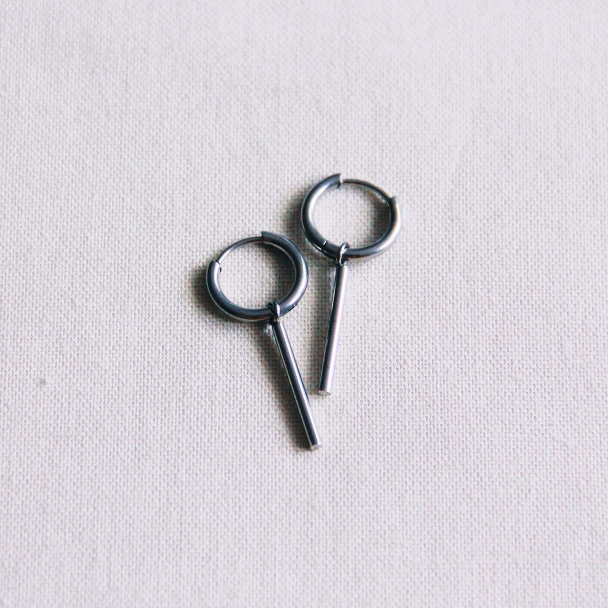 SS357 - Stainless steel creoles with bar - silver