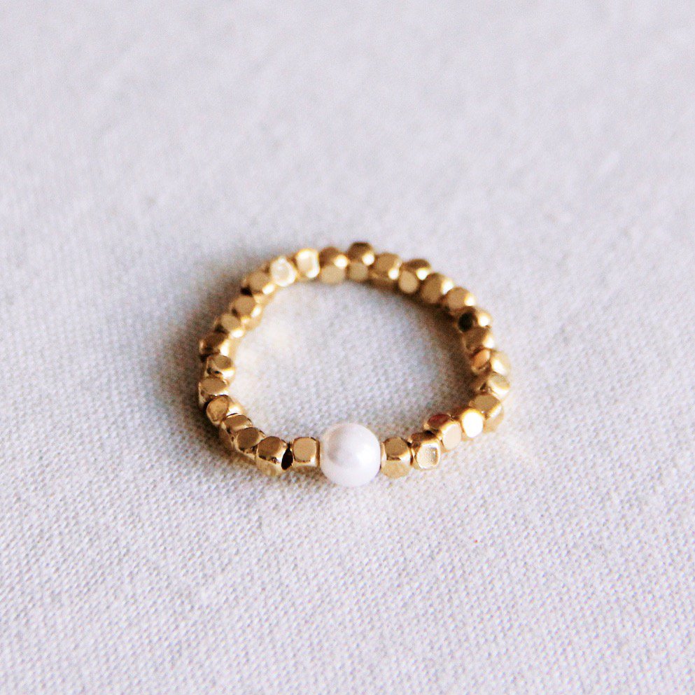 Elastic ring with natural stone - pearl/gold