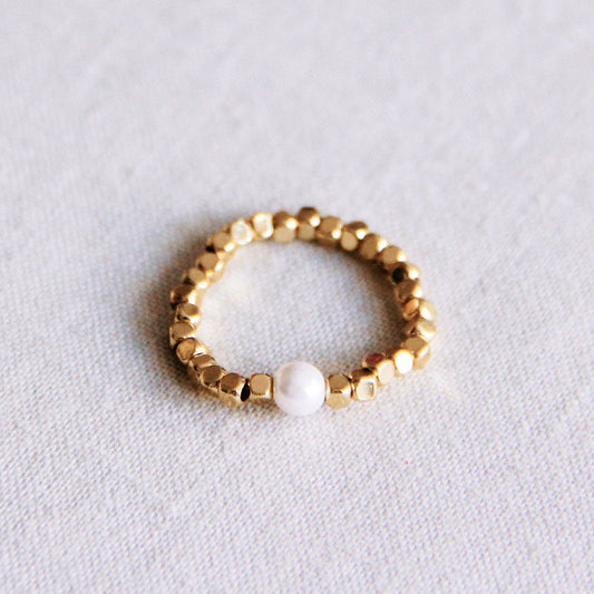 Elastic ring with natural stone - pearl/gold