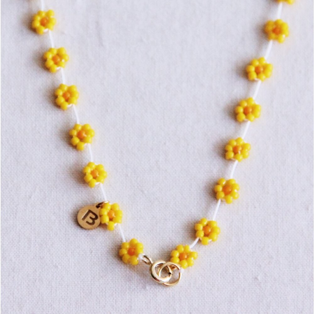 Daisy flower necklace - yellow/orange