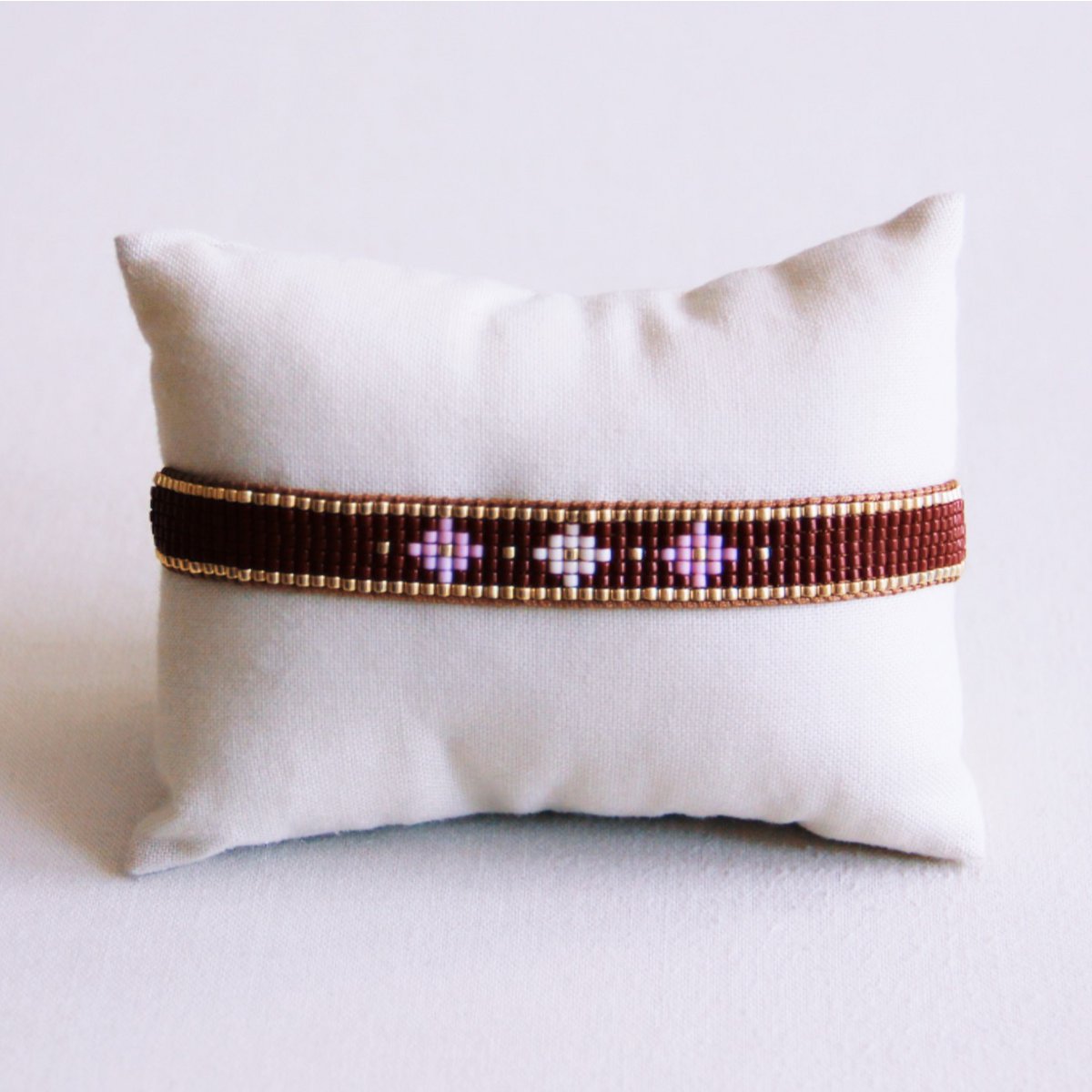 Weaving bracelet with flower pattern - dark brown/purple