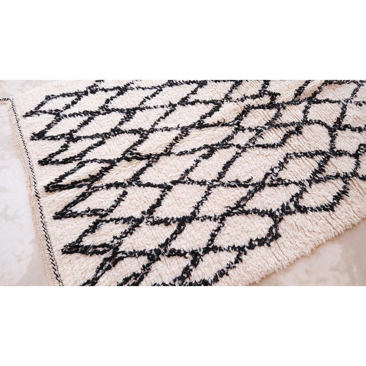 Pure wool Moroccan Berber rug 151 x 254 cm