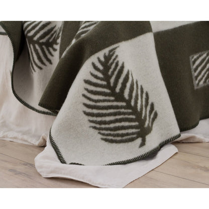 Merino wool bed blanket LEAF green