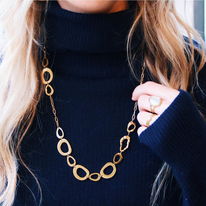 Long D-chain necklace with large links