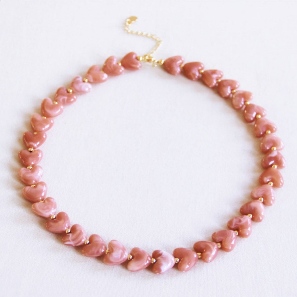 Beaded necklace of resin hearts - salmon