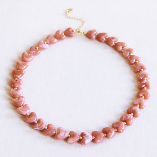 Beaded necklace of resin hearts - salmon