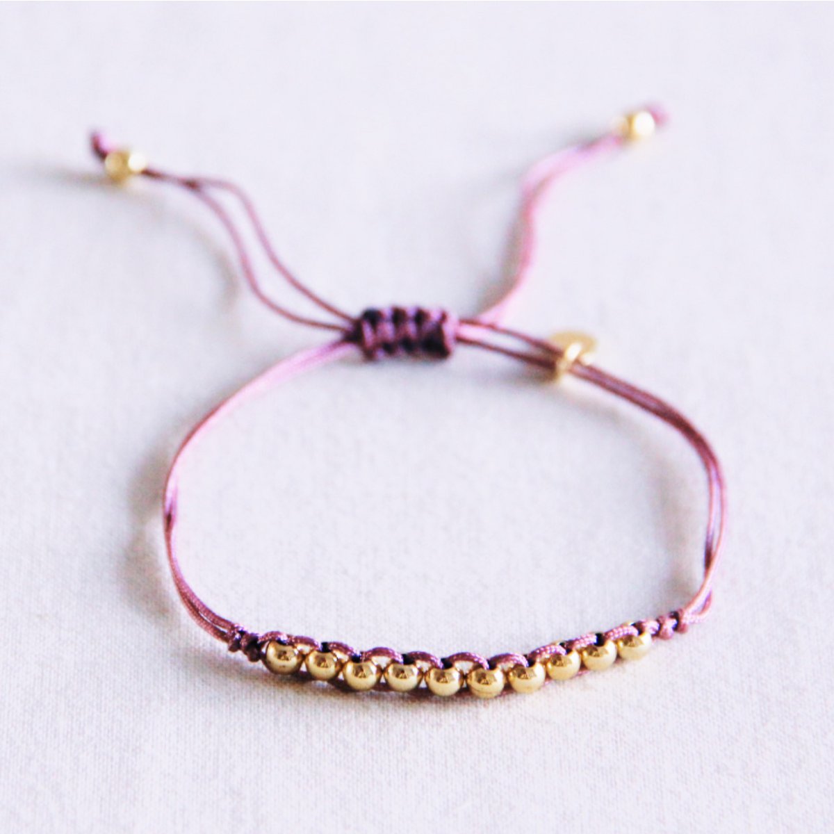 Satin bracelet with gold-colored beads - lilac