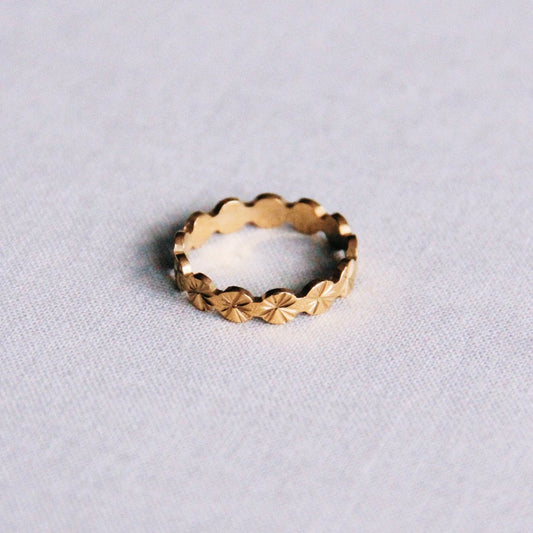 Steel ring with fantasy print - gold