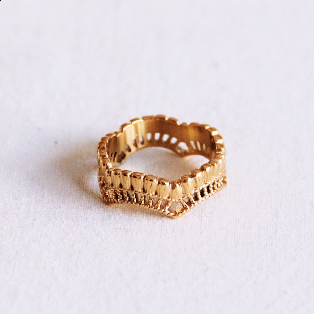 Baroque style ring