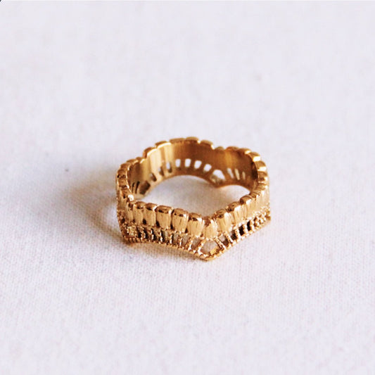 Baroque style ring