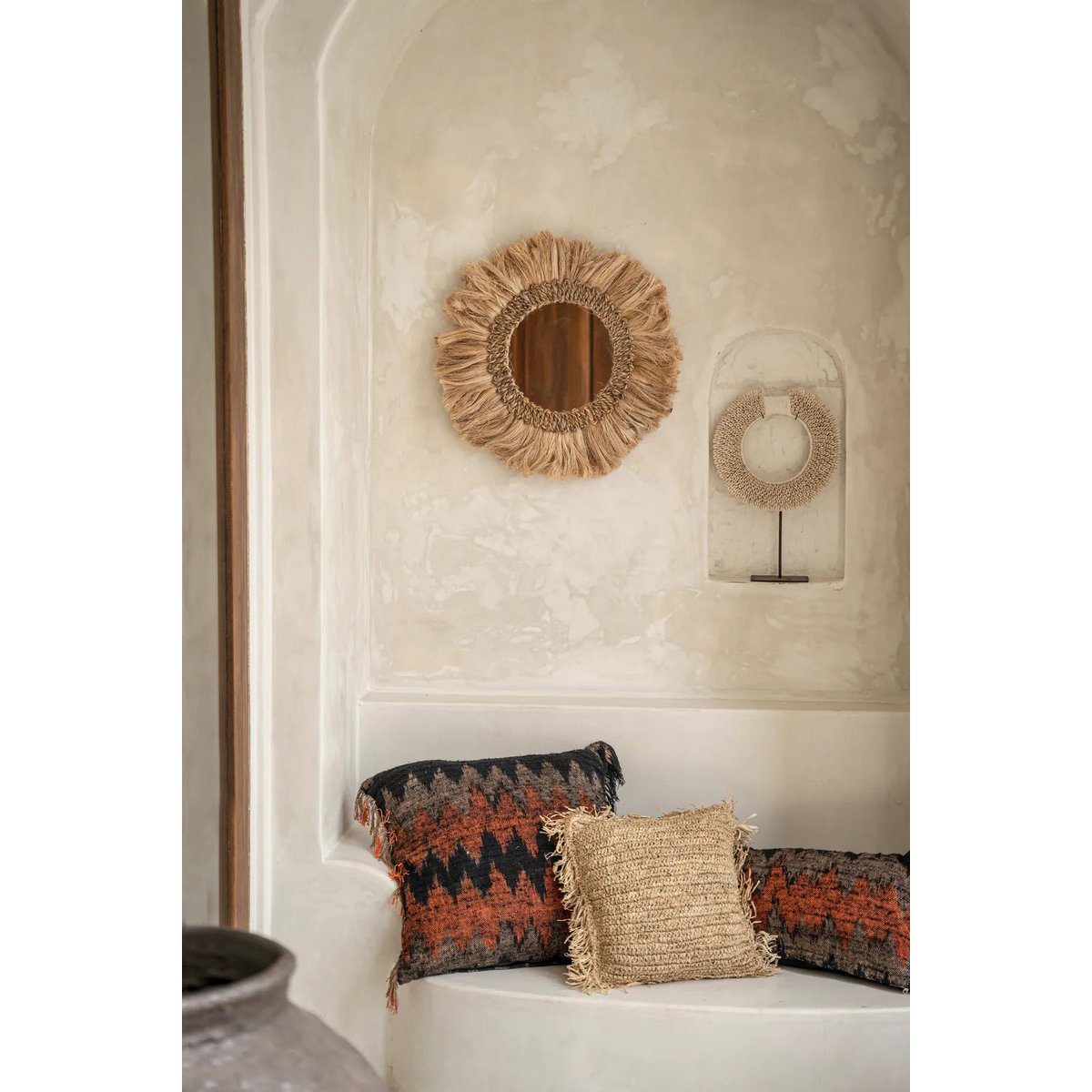The Papua Shell Disc on Stand - White - M