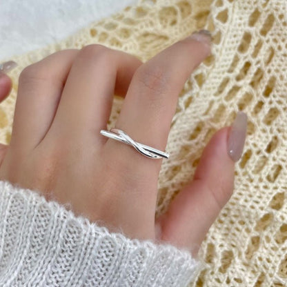 Minimalist Knot Ring – 925 Sterling Silver