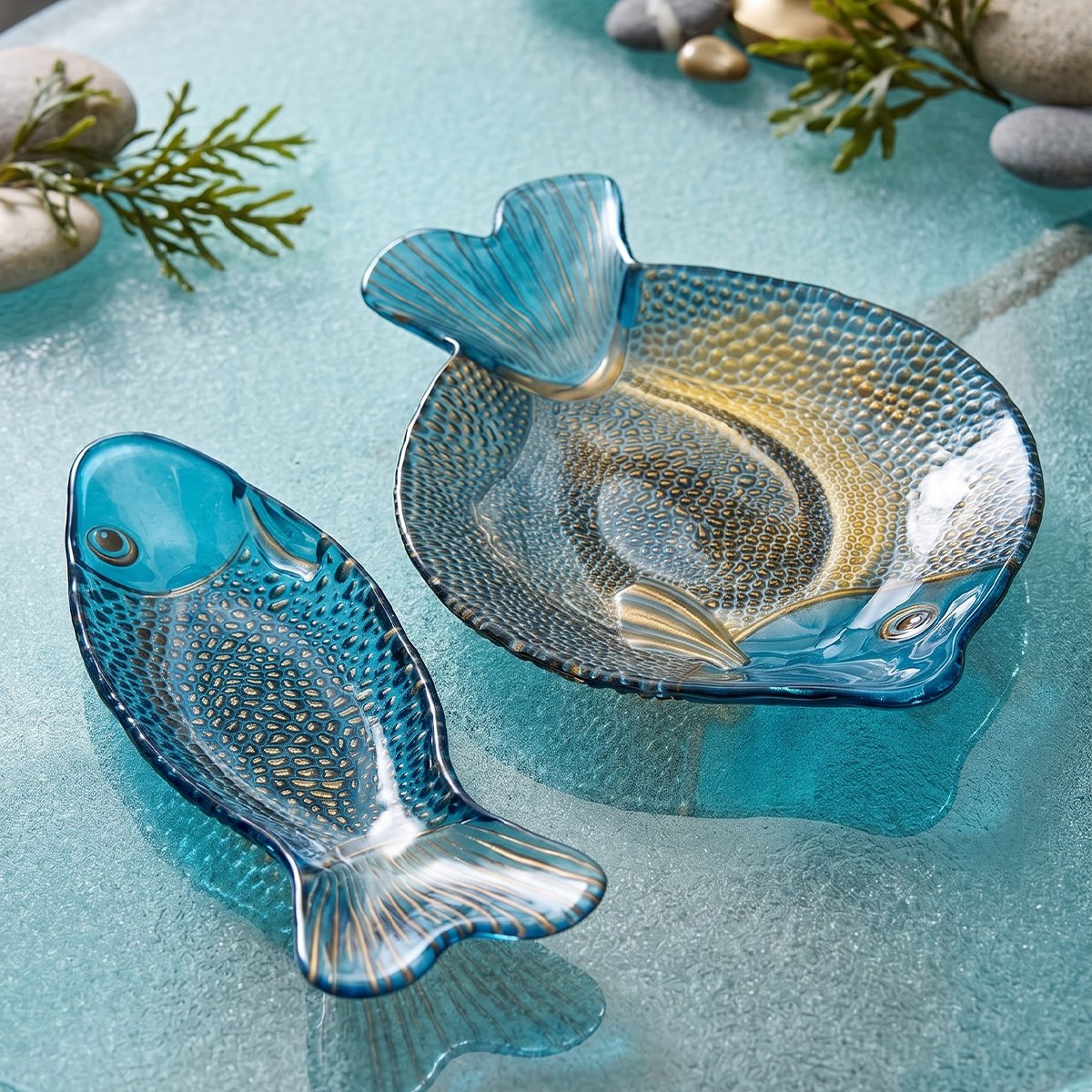 Blue and gold fish dish 29x21cm