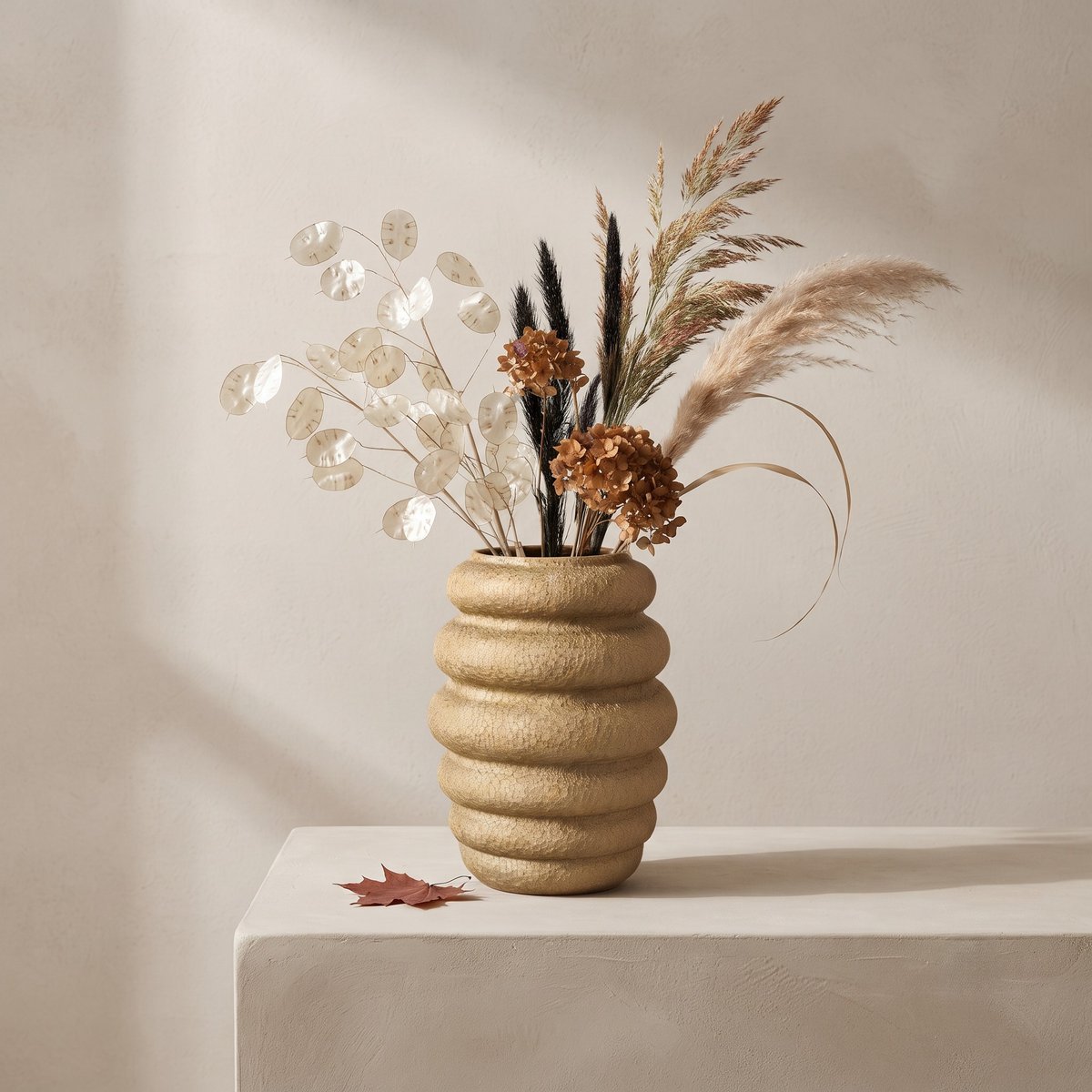 Corrugated vase in gold metal 28x28x33cm