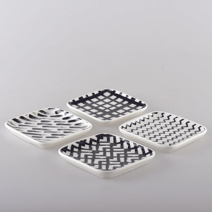 SET 4 CUPS 9.5CM BLACK & WHITE