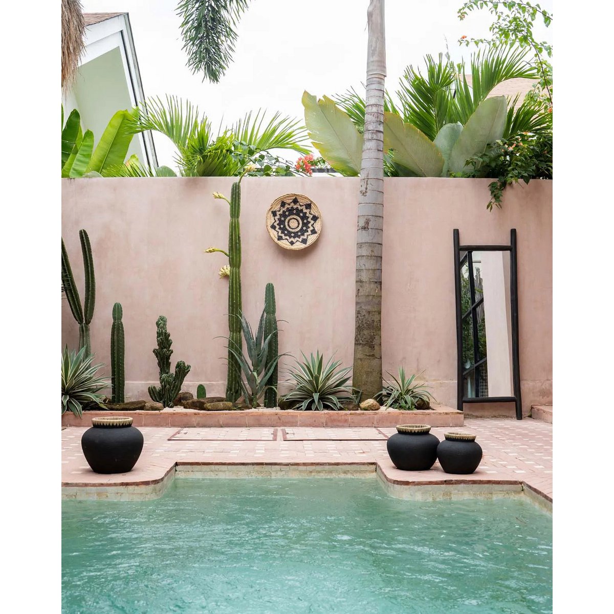 The Styly Vase - Black Natural - L