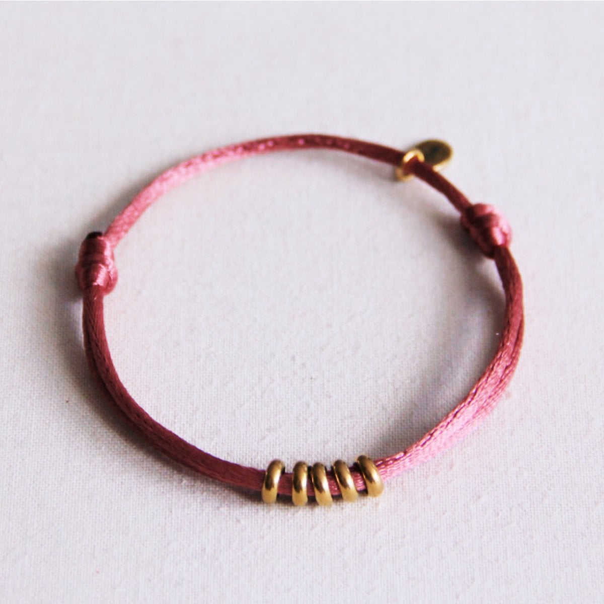 Satin bracelet with rings – old rose/gold