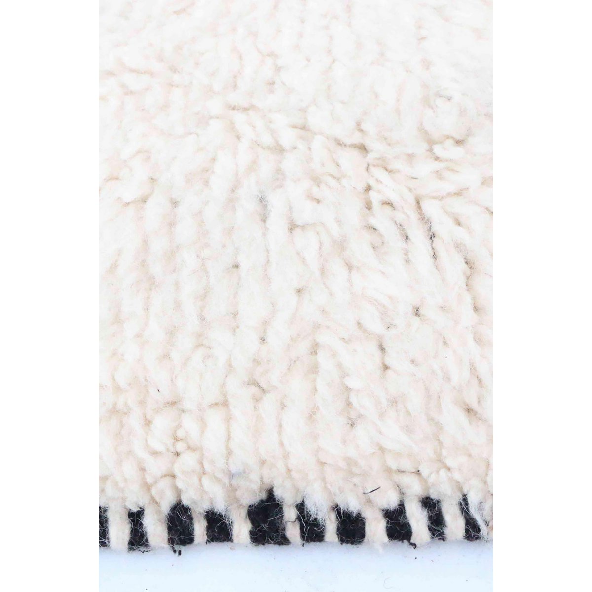 Pure wool Moroccan Berber rug 136 x 213 cm