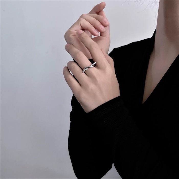 Minimalist Knot Ring – 925 Sterling Silver