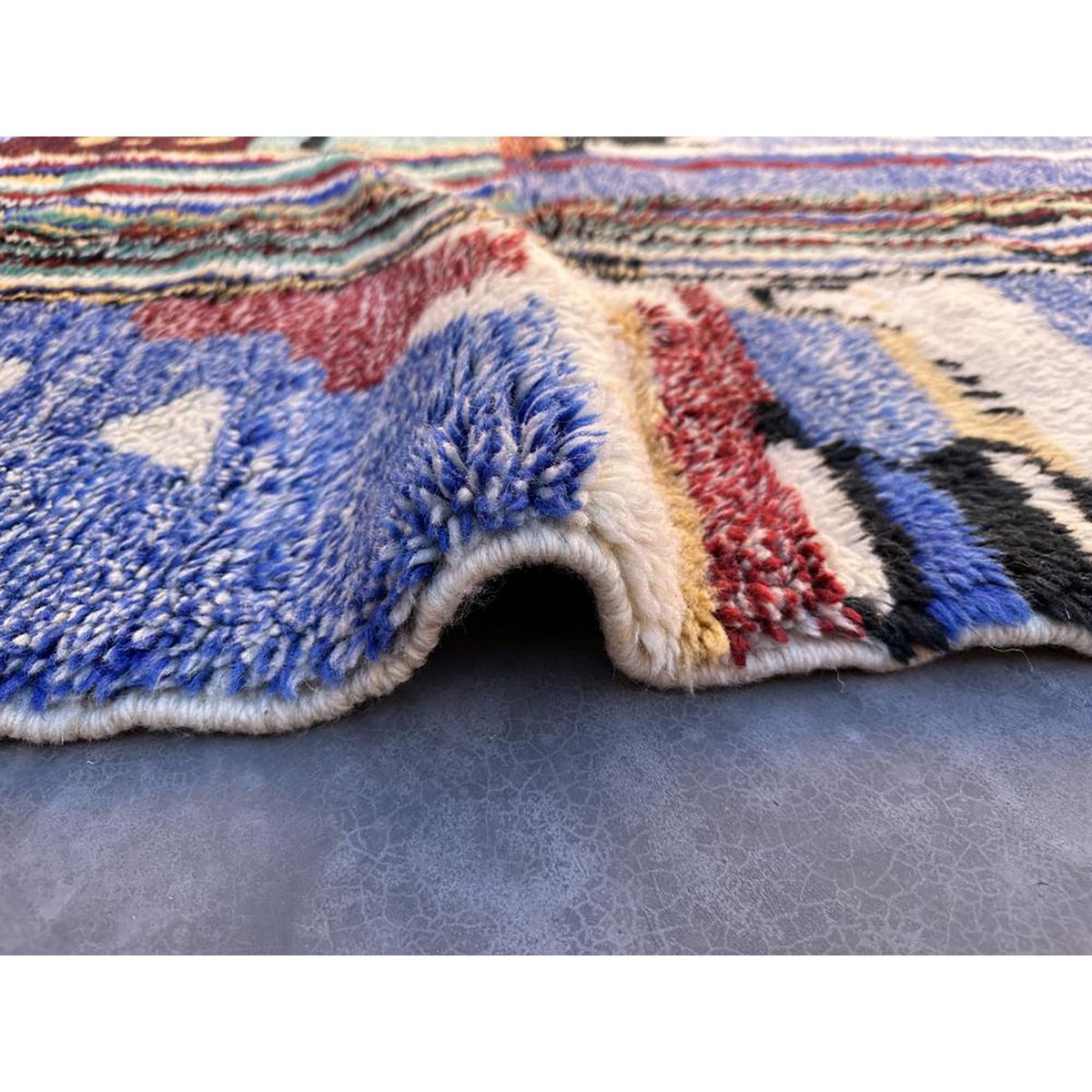 Pure wool Moroccan Berber rug 113 x 189 cm