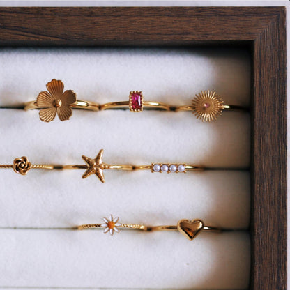 Minimalist ring with sun and crystal stone - pink