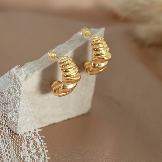 Croissant Look Folded Surface Earrings