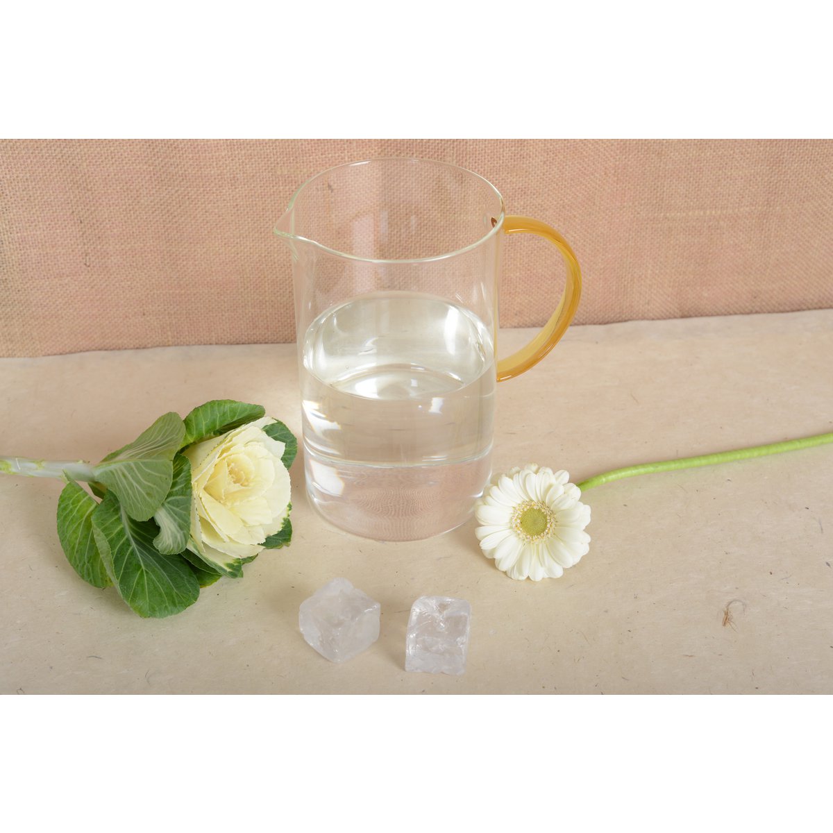 Glass pitcher with yellow handle 1.5l