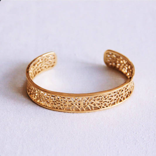 Wide bangle with open pattern