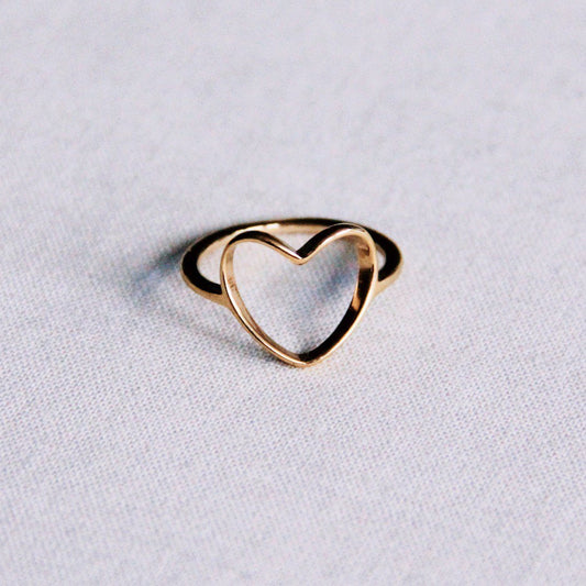 Steel ring with open heart - gold