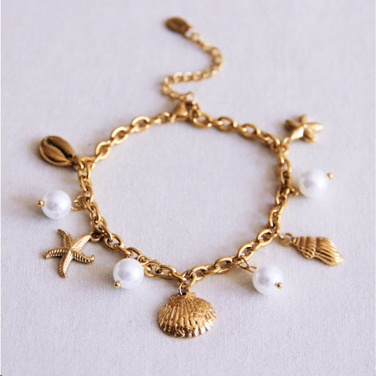 Charm bracelet with shells, starfish and pearls