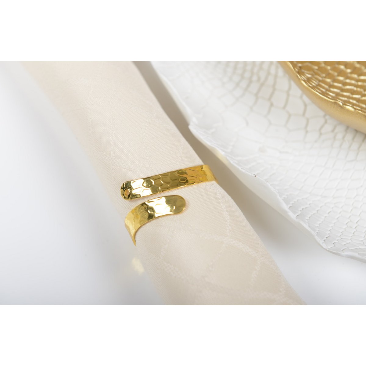 GOLD CROSSED NAPKIN RING - SET OF 4