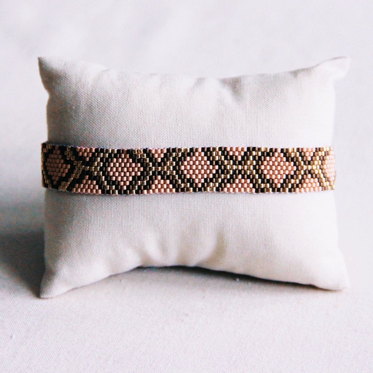Weaving bracelet with snake pattern - brown/beige