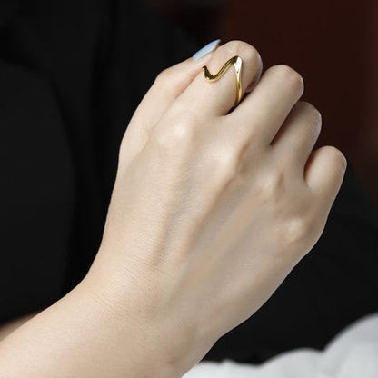 Minimalism geometric ECG heartbeat ring