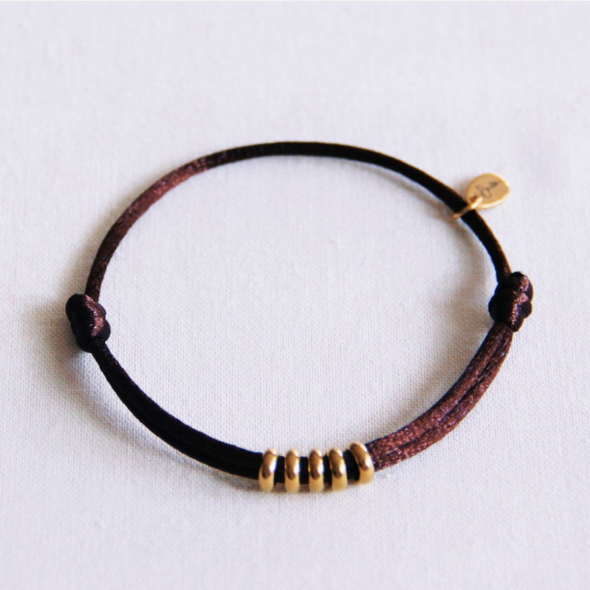Satin bracelet with rings – dark brown/gold