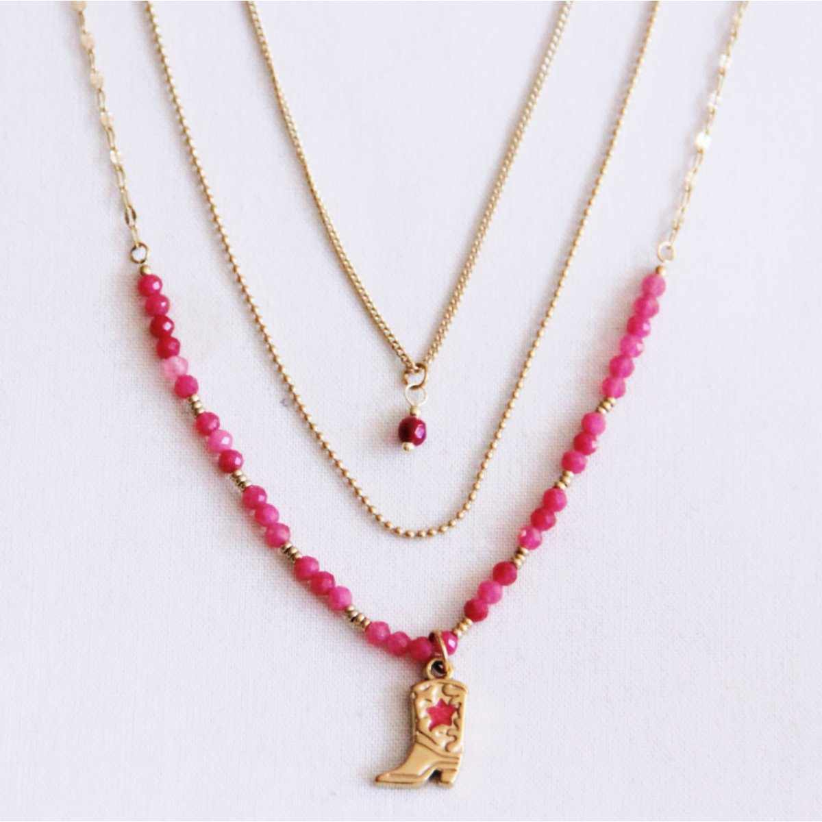 Triple necklace with cowboy boot and facets - pink