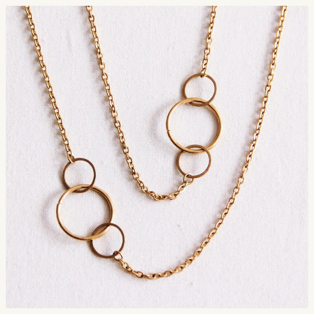 Long necklace with round details