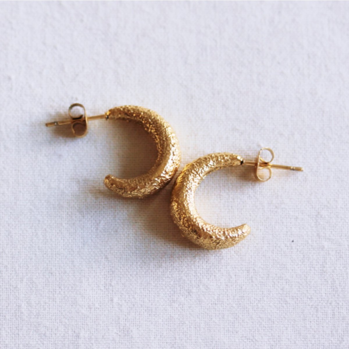 Open-design stainless steel hoop earrings