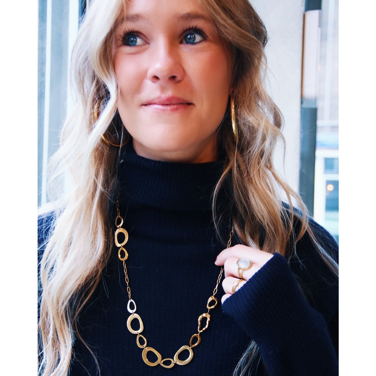 Long D-chain necklace with large links