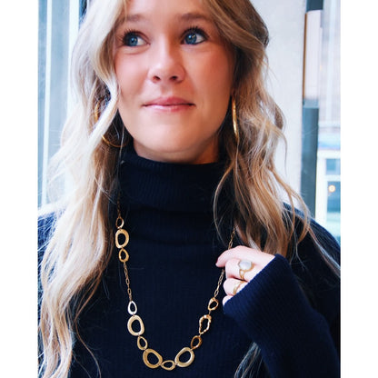 Long D-chain necklace with large links