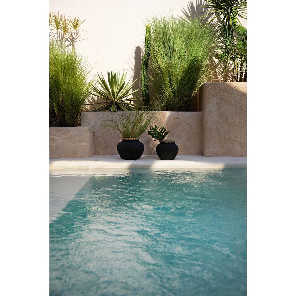 The Styly Vase - Black Natural - S