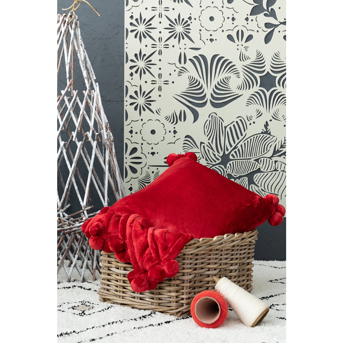 Tender Throw with Ruby Pompoms 130 x 170