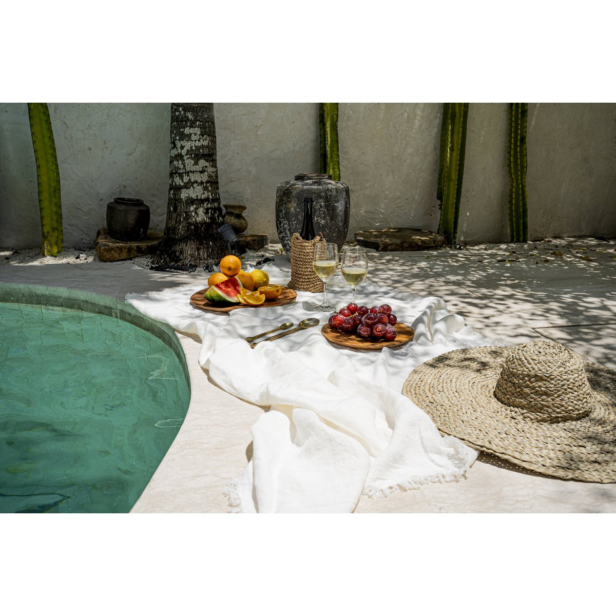 The Linen Tablecloth - White - 150x150