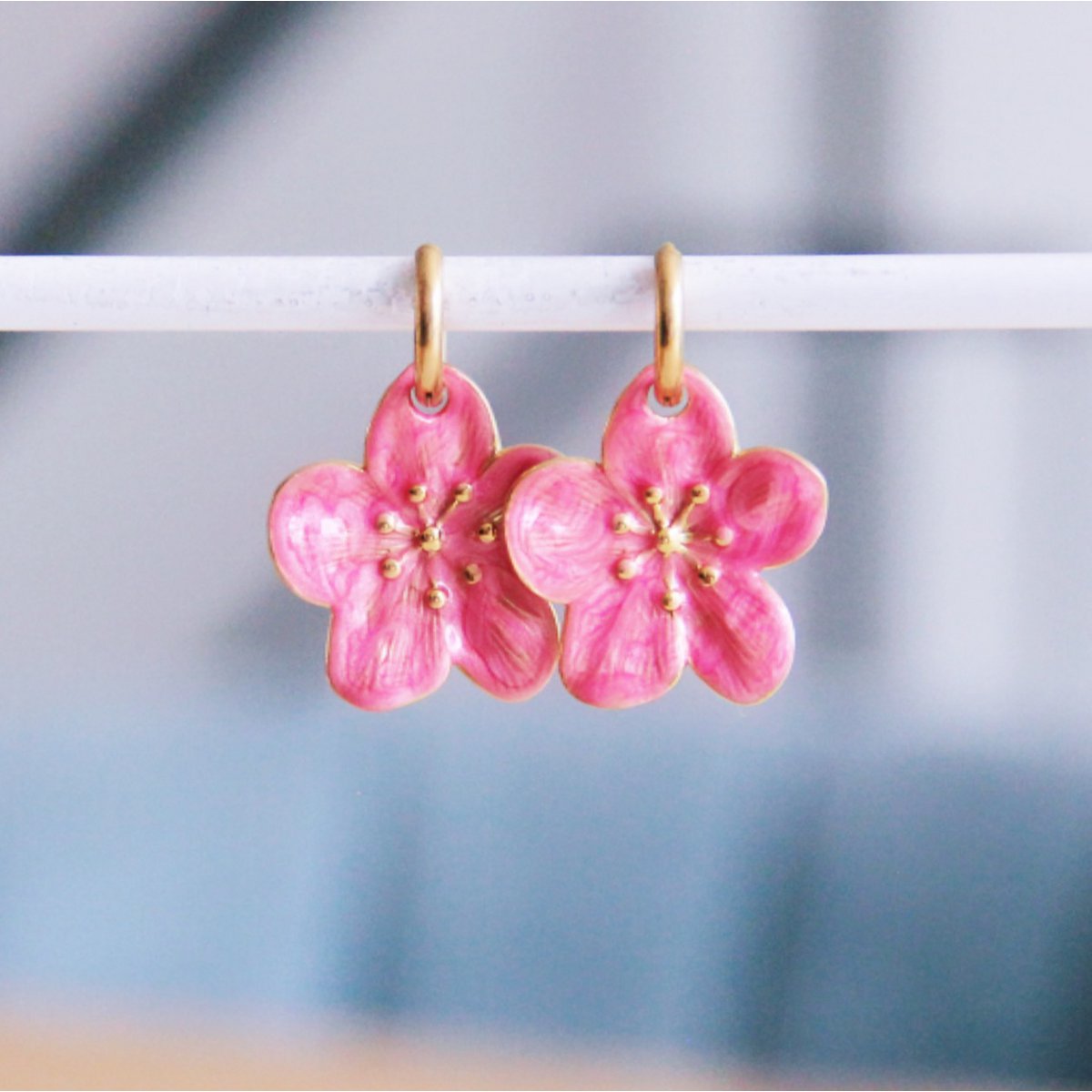 Stainless steel hoops with XL flower - pink