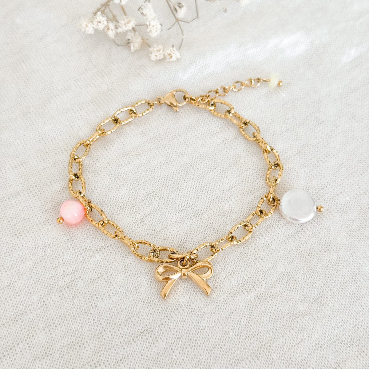 Bow, shell & jade bracelet - gold