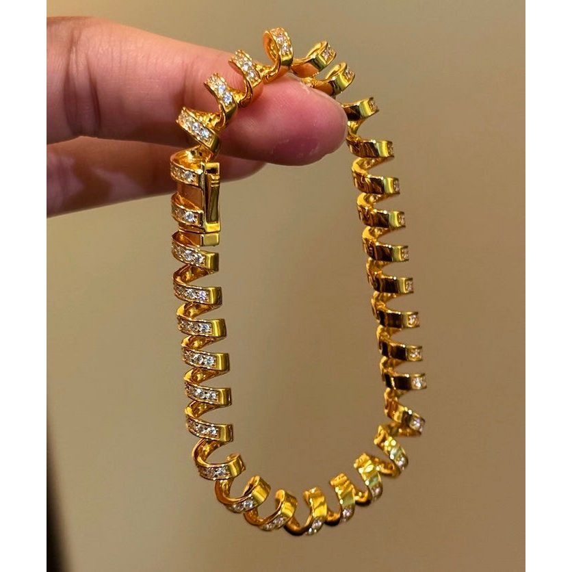 Dazzling Spiral Link Statement Bracelet